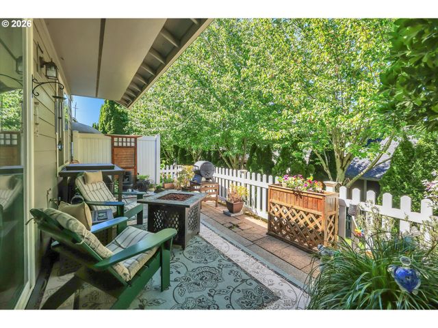 21799 Ne LARKSPUR Ln, Fairview, OR 97024