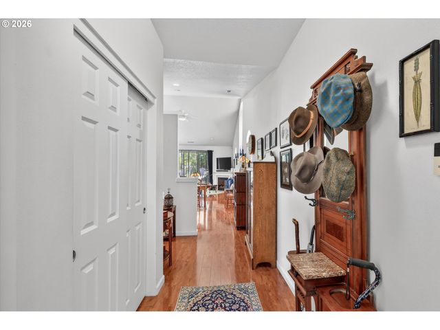 21799 Ne LARKSPUR Ln, Fairview, OR 97024