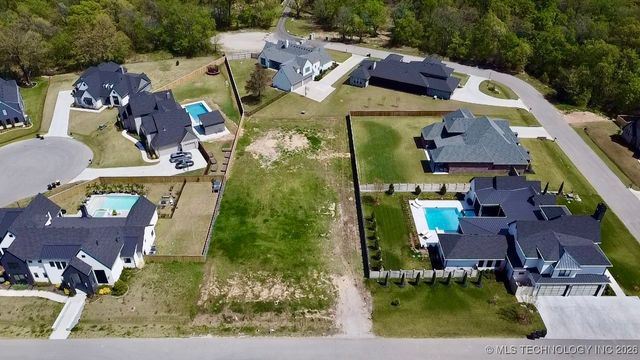 11515 S 32nd West Avenue, Jenks, OK 74037