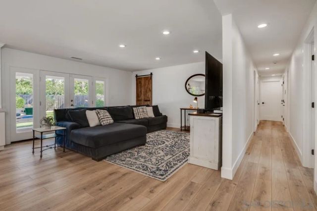 7634 Flag Lake, San Diego, CA 92119