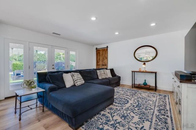 7634 Flag Lake, San Diego, CA 92119