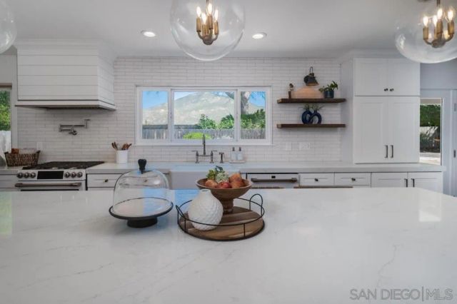 7634 Flag Lake, San Diego, CA 92119