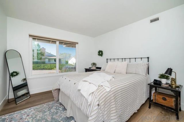 7634 Flag Lake, San Diego, CA 92119