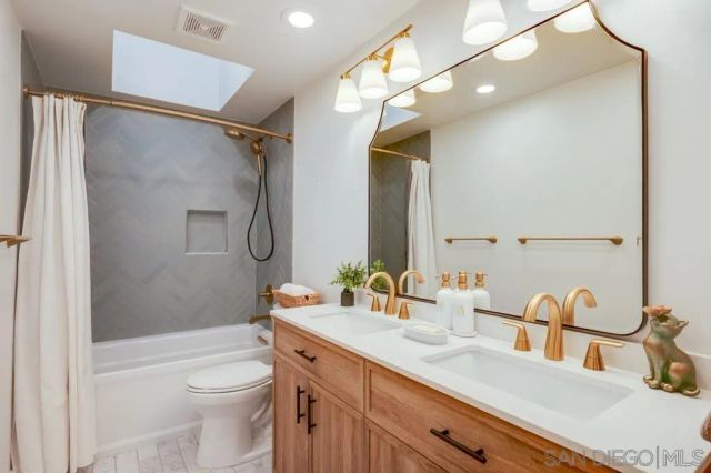 7634 Flag Lake, San Diego, CA 92119