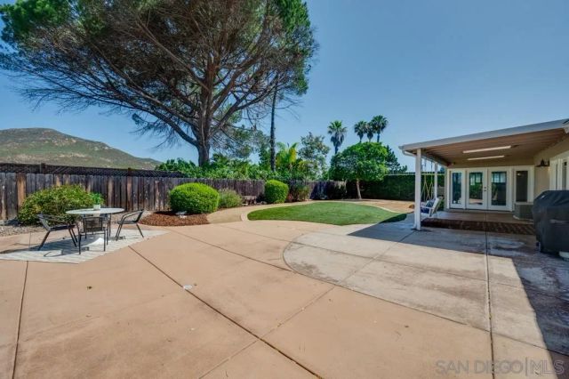 7634 Flag Lake, San Diego, CA 92119