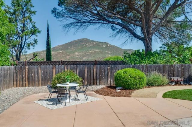 7634 Flag Lake, San Diego, CA 92119