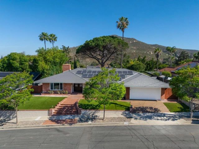7634 Flag Lake, San Diego, CA 92119