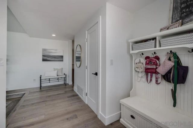 7634 Flag Lake, San Diego, CA 92119