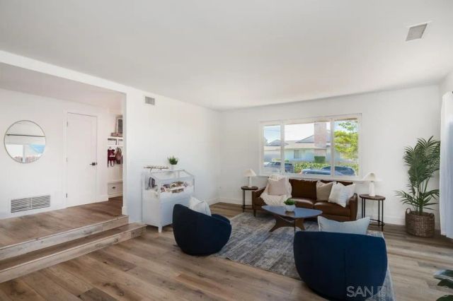 7634 Flag Lake, San Diego, CA 92119