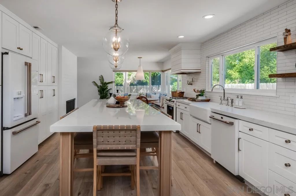 7634 Flag Lake, San Diego, CA 92119