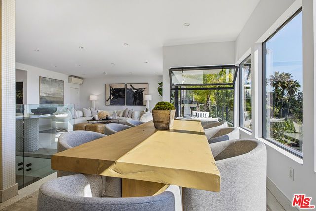 6390 Quebec Drive, Los Angeles, CA 90068