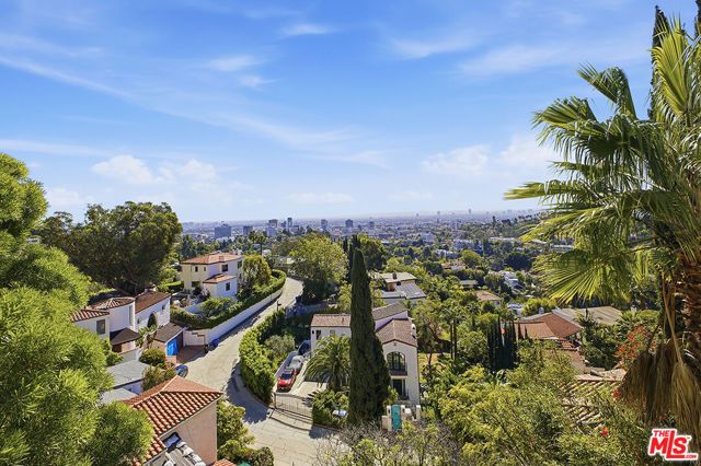 6390 Quebec Drive, Los Angeles, CA 90068