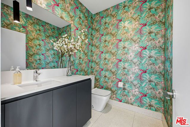 6390 Quebec Drive, Los Angeles, CA 90068