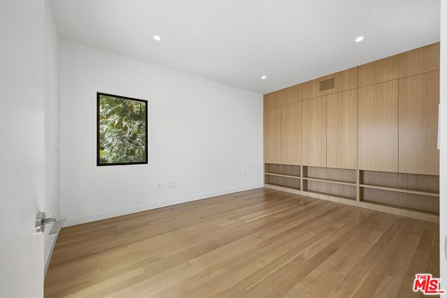 6390 Quebec Drive, Los Angeles, CA 90068