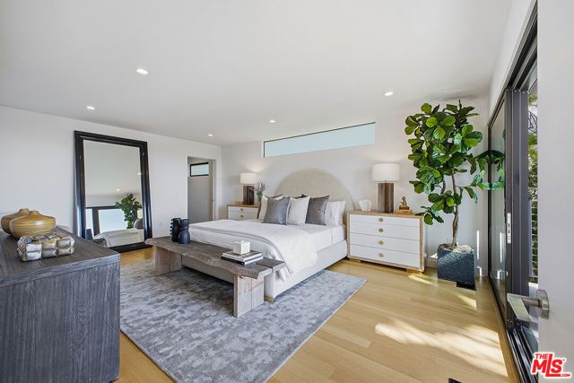 6390 Quebec Drive, Los Angeles, CA 90068