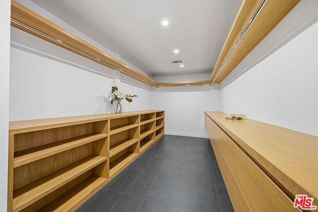 6390 Quebec Drive, Los Angeles, CA 90068