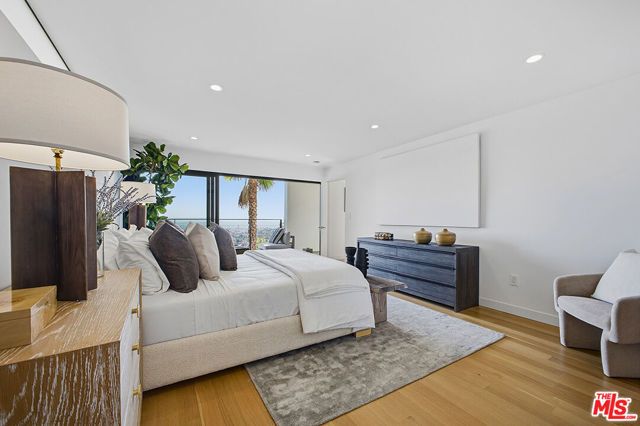 6390 Quebec Drive, Los Angeles, CA 90068