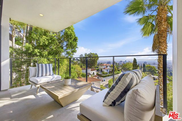 6390 Quebec Drive, Los Angeles, CA 90068