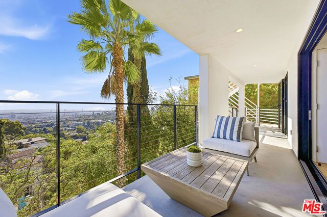 6390 Quebec Drive, Los Angeles, CA 90068