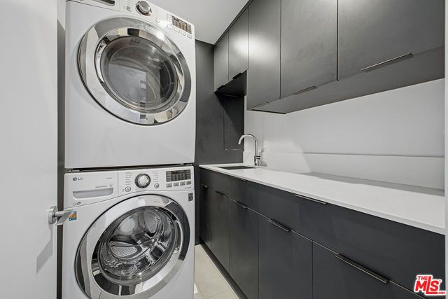 6390 Quebec Drive, Los Angeles, CA 90068