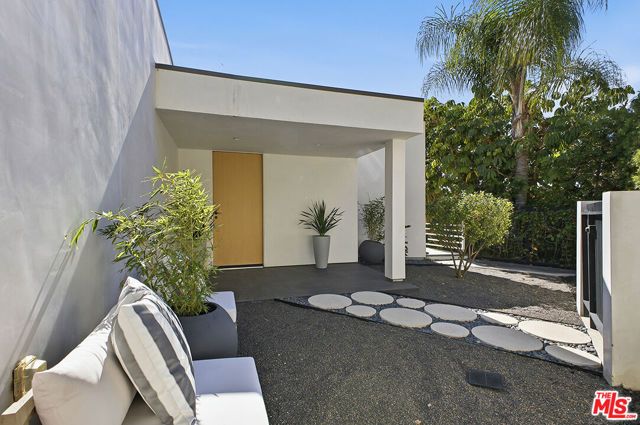 6390 Quebec Drive, Los Angeles, CA 90068