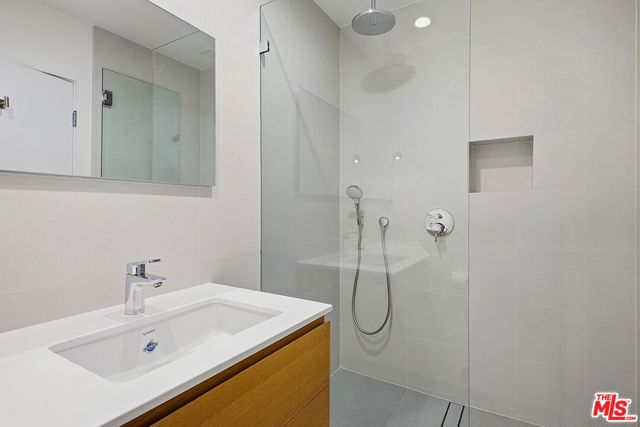 6390 Quebec Drive, Los Angeles, CA 90068