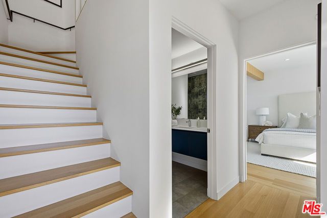 6390 Quebec Drive, Los Angeles, CA 90068