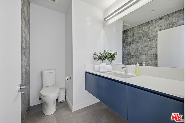 6390 Quebec Drive, Los Angeles, CA 90068