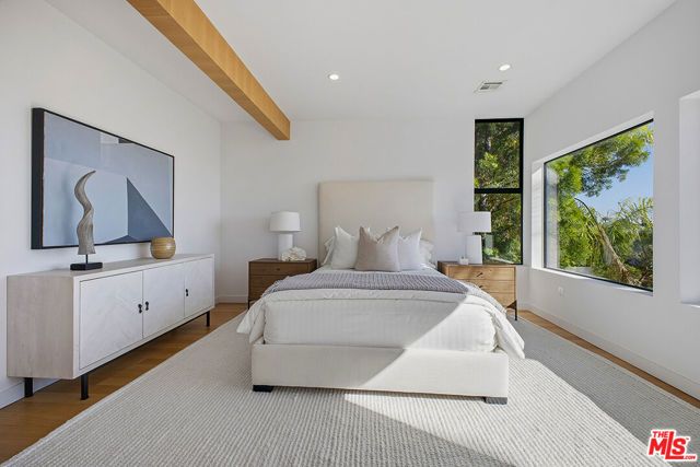 6390 Quebec Drive, Los Angeles, CA 90068