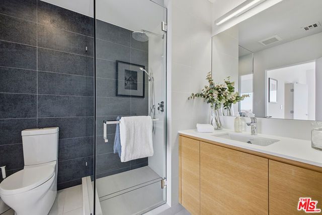 6390 Quebec Drive, Los Angeles, CA 90068