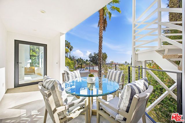 6390 Quebec Drive, Los Angeles, CA 90068