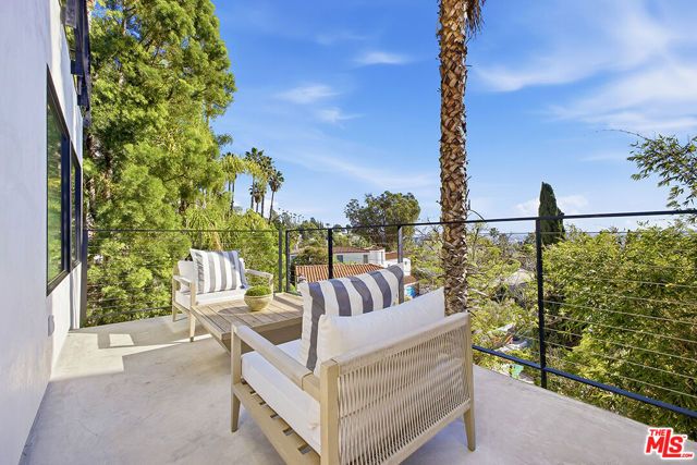 6390 Quebec Drive, Los Angeles, CA 90068