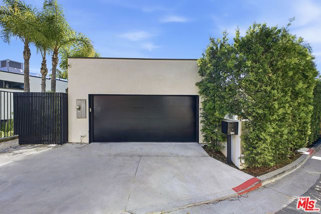 6390 Quebec Drive, Los Angeles, CA 90068