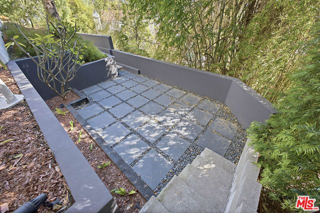 6390 Quebec Drive, Los Angeles, CA 90068