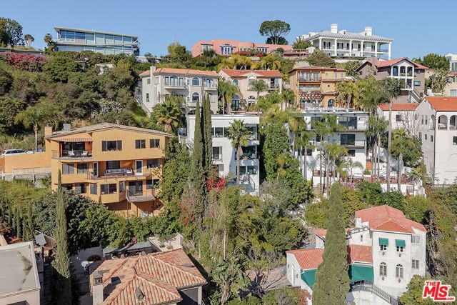 6390 Quebec Drive, Los Angeles, CA 90068