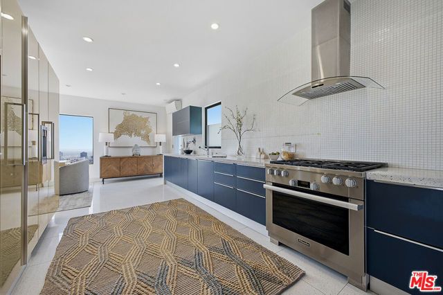 6390 Quebec Drive, Los Angeles, CA 90068