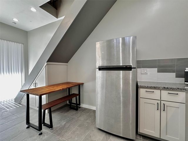 914 E 39th ST 2, Austin, TX 78751