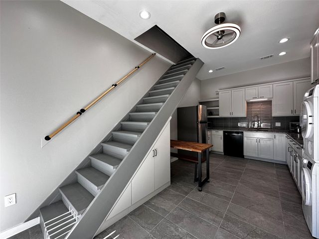 914 E 39th ST 2, Austin, TX 78751