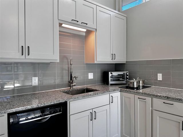 914 E 39th ST 2, Austin, TX 78751