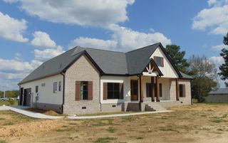 136 Summer Lake Dr, Summertown, TN 38483