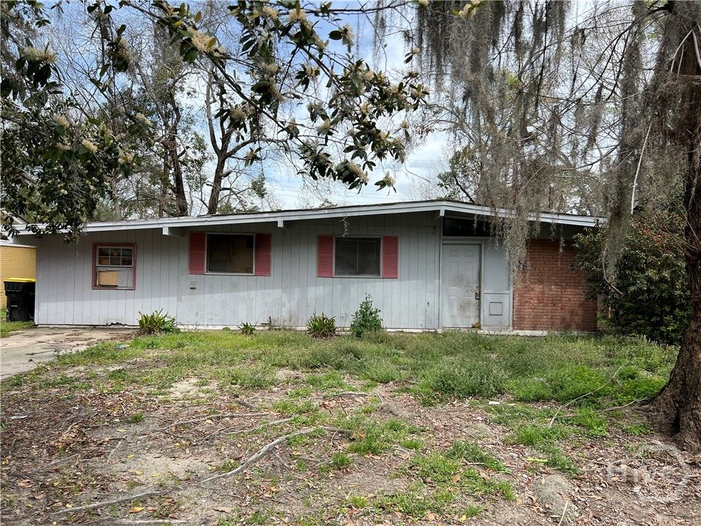 Image 1 of property listing at 210 Croatan Street, Savannah, GA 31406