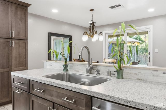 5921 Margaret Court, Bakersfield, CA 93306