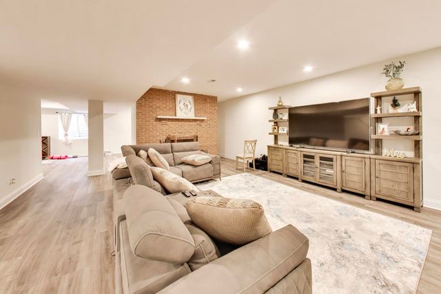 810 N MAPLE Street, Prospect Heights, IL 60070
