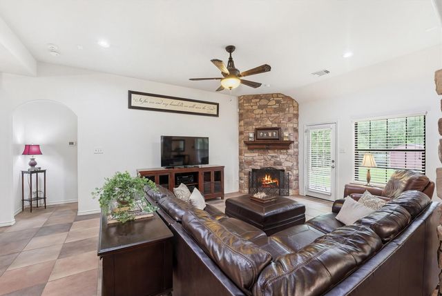 15420 Queen Elizabeth Court, Montgomery, TX 77316