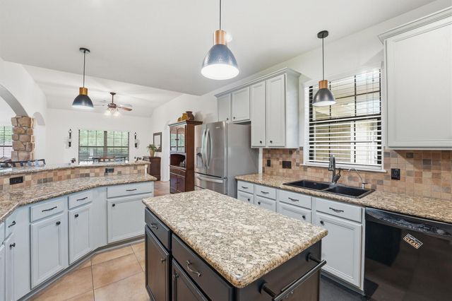 15420 Queen Elizabeth Court, Montgomery, TX 77316