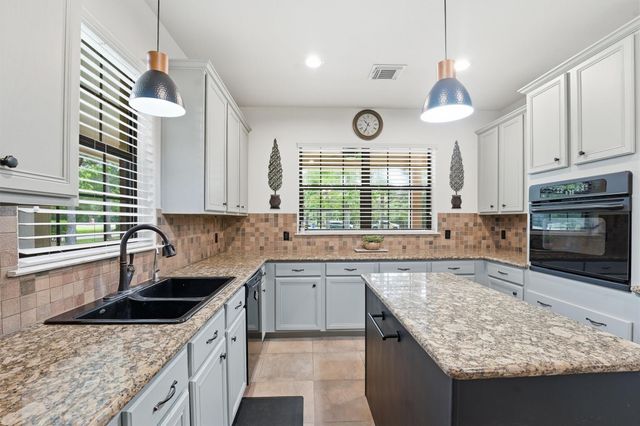 15420 Queen Elizabeth Court, Montgomery, TX 77316