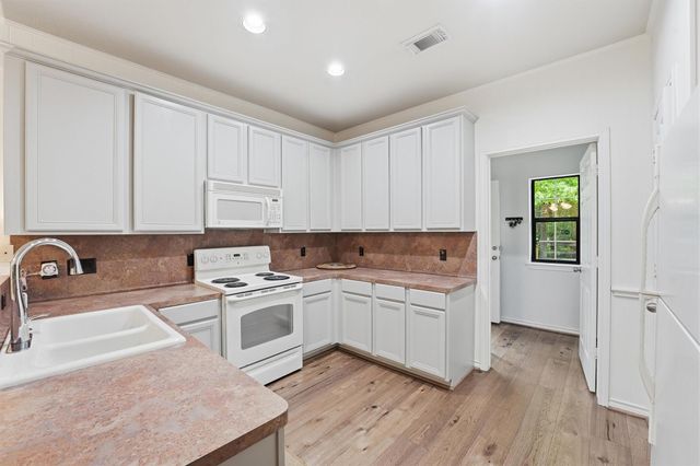 15420 Queen Elizabeth Court, Montgomery, TX 77316