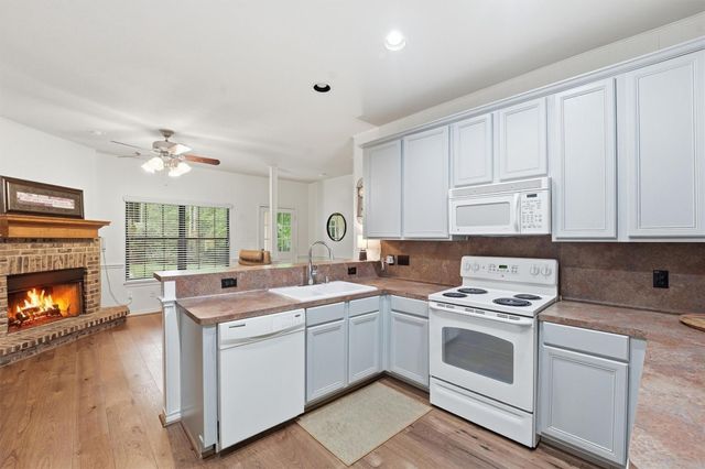 15420 Queen Elizabeth Court, Montgomery, TX 77316