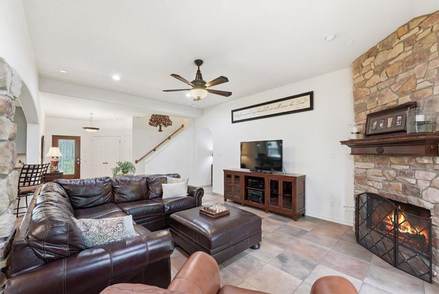 15420 Queen Elizabeth Court, Montgomery, TX 77316