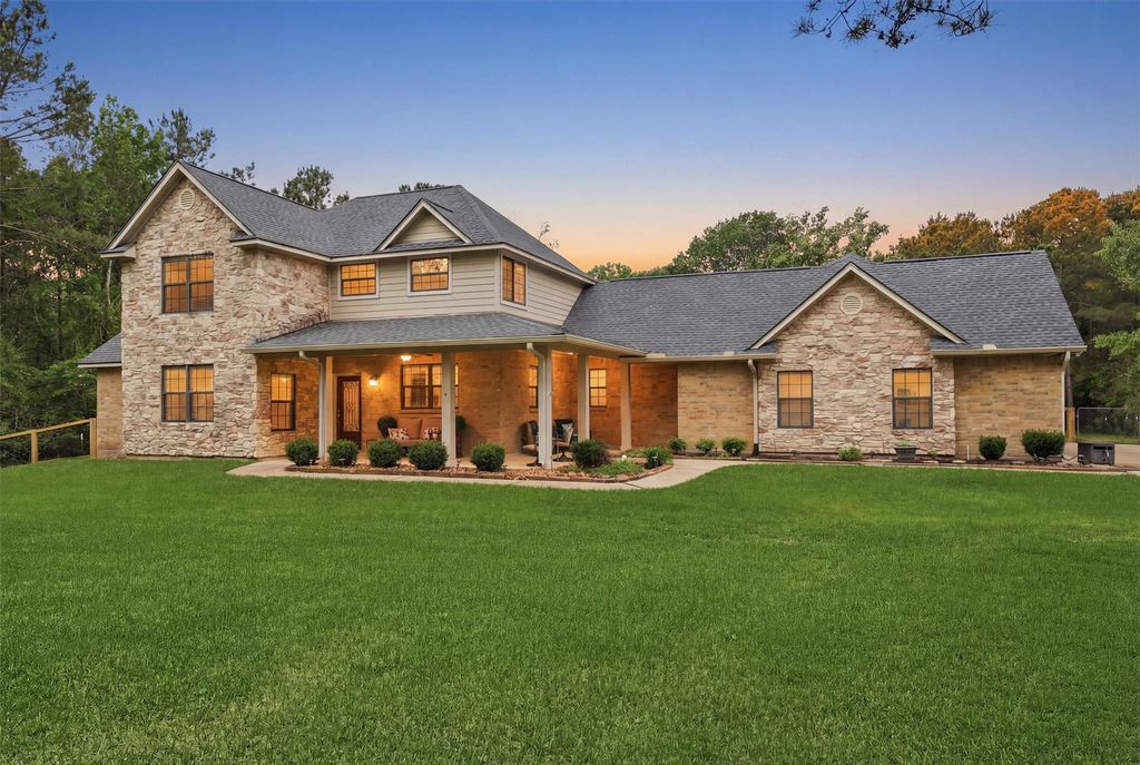 15420 Queen Elizabeth Court, Montgomery, TX 77316